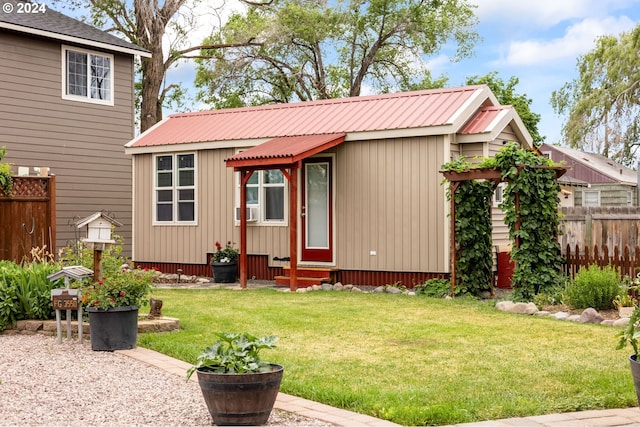 view of front of house with a front yard