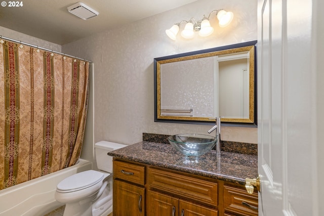 full bathroom featuring shower / bath combo with shower curtain, vanity, and toilet