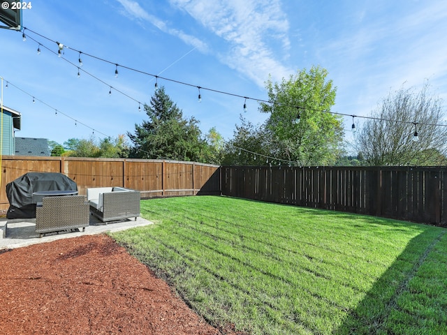 view of yard featuring a patio