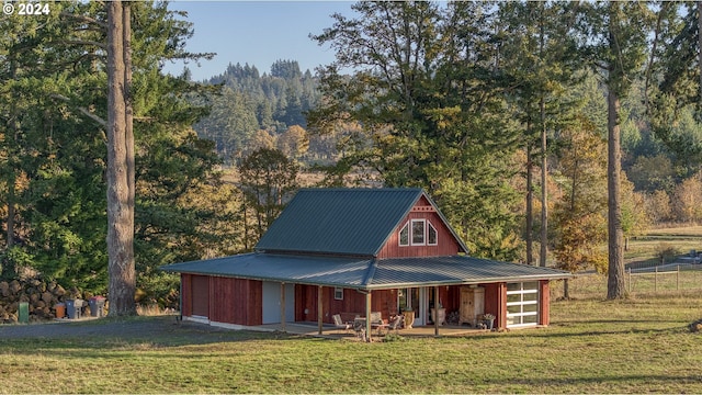 view of outdoor structure with a yard