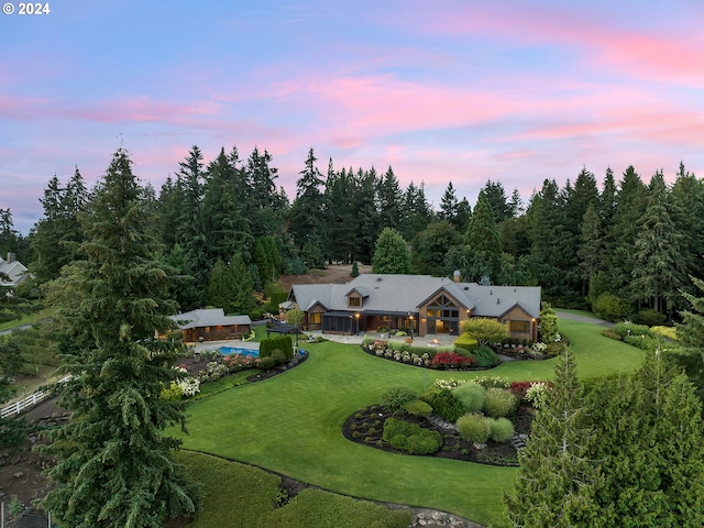 view of aerial view at dusk