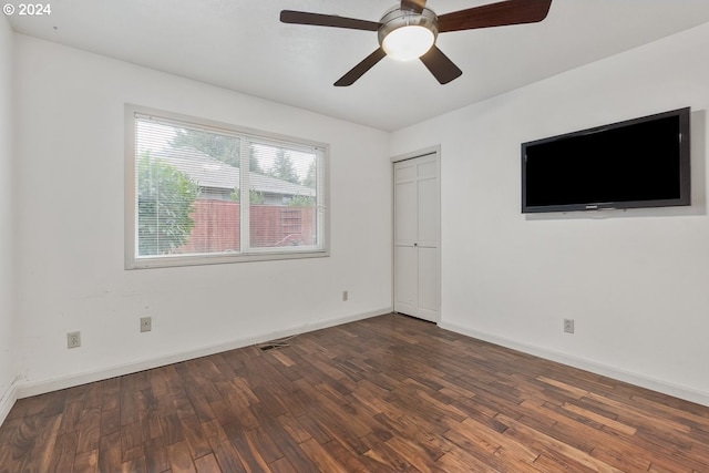 unfurnished room with dark hardwood / wood-style floors and ceiling fan