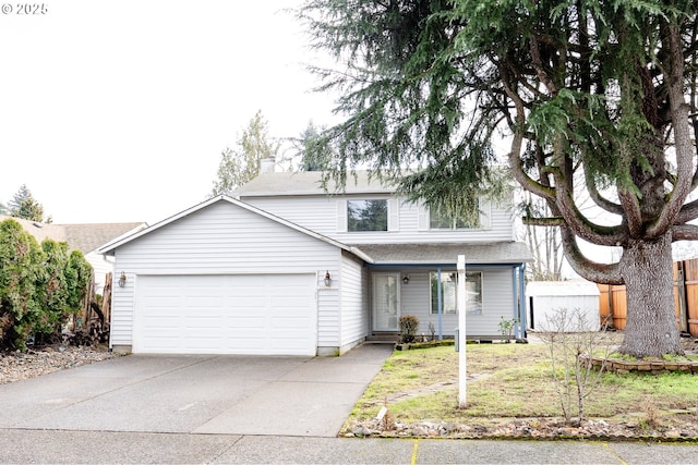 view of front property featuring a garage