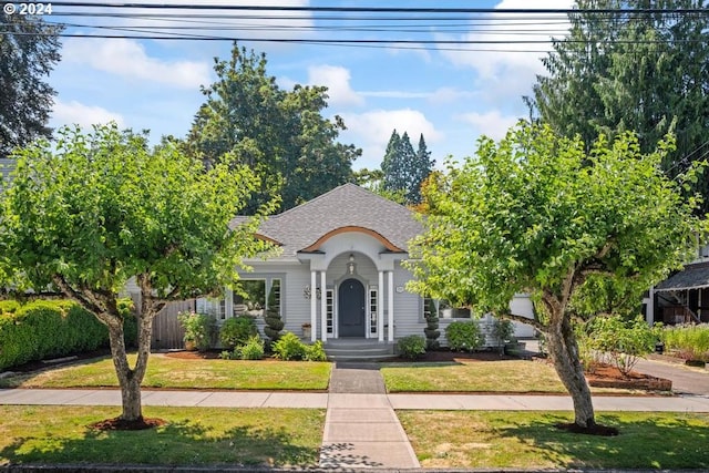 view of front of house featuring a front yard