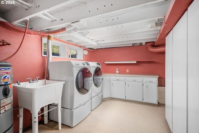 laundry area with sink, water heater, and independent washer and dryer