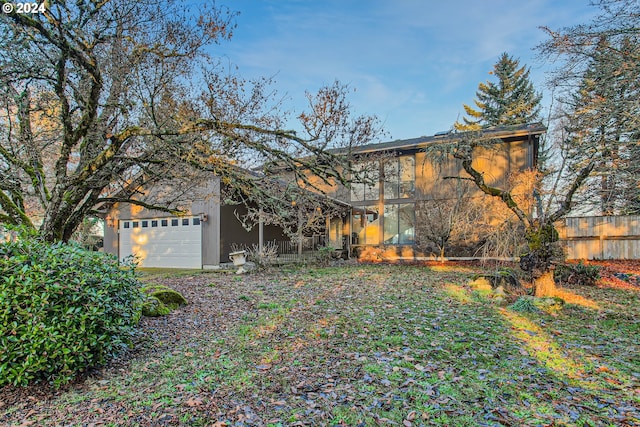 view of front facade with a garage