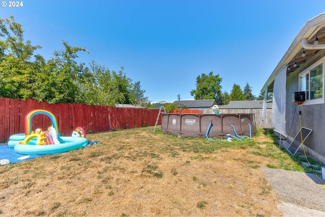 view of yard with a swimming pool