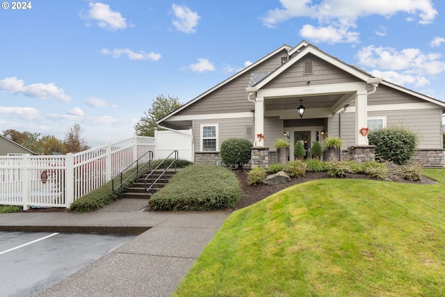 craftsman house featuring a front yard