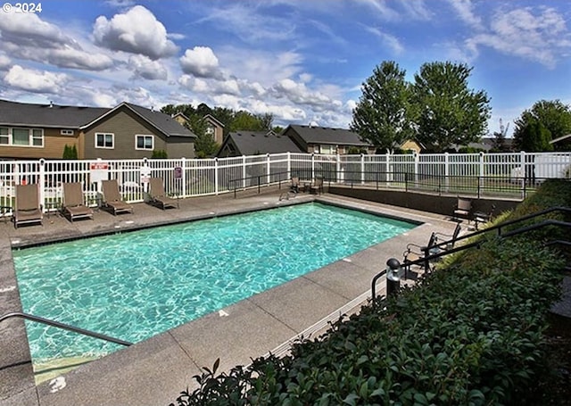 view of swimming pool