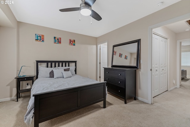 bedroom with baseboards, light carpet, and a ceiling fan