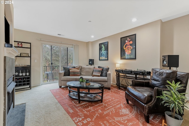 living room with recessed lighting, carpet, visible vents, and baseboards