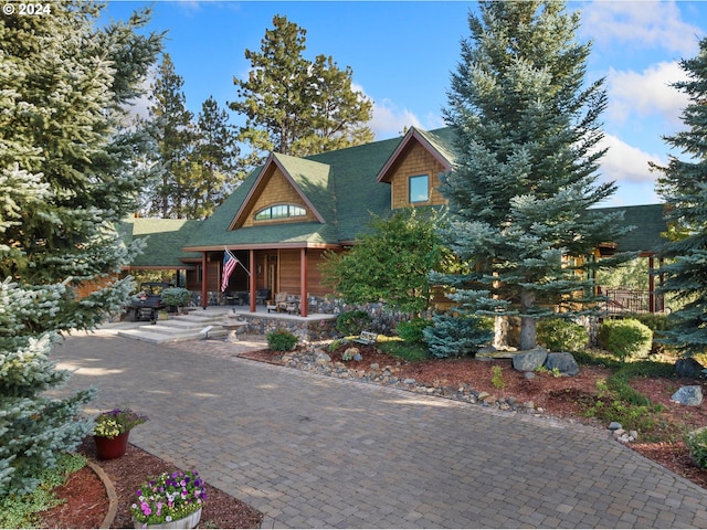 view of front of property featuring covered porch