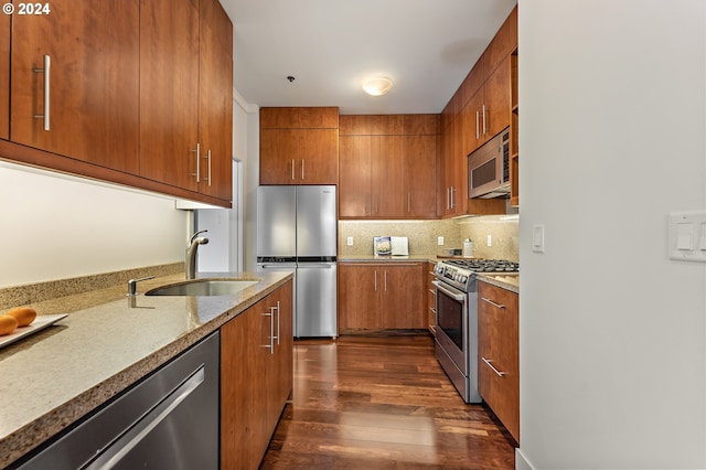 kitchen with backsplash, sink, stainless steel appliances, and dark hardwood / wood-style floors