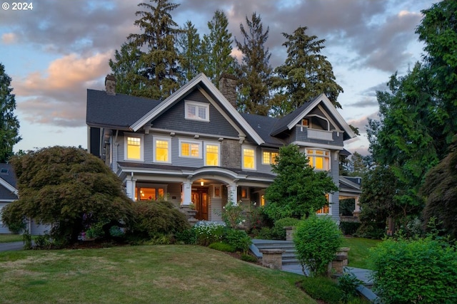 view of front of property featuring a porch and a yard