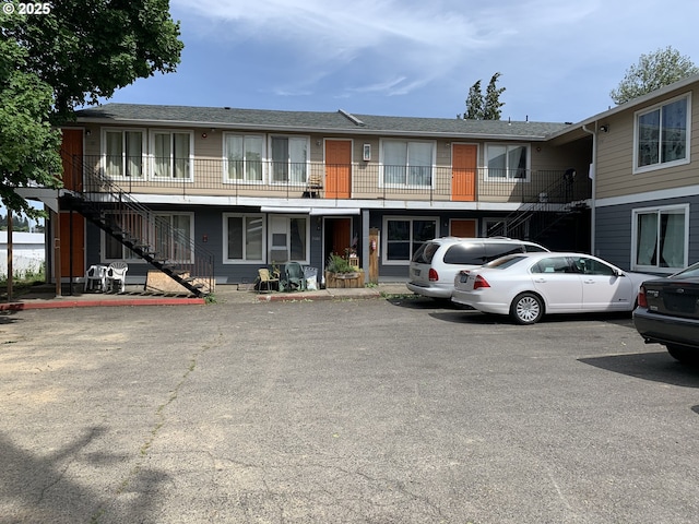 5136 SE 17th Ave, Portland, OR 97202 - townhome / multi-family property featuring stairs