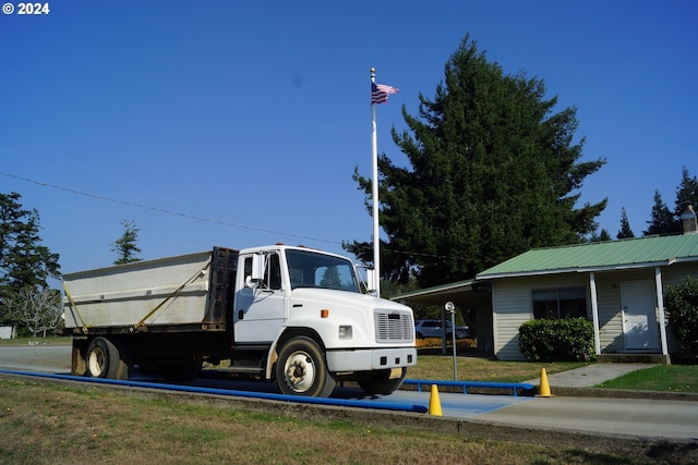 view of yard with a carport