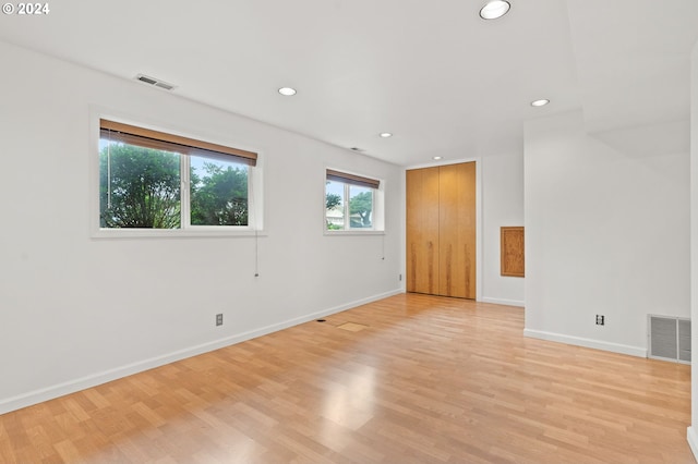 spare room with light wood-style flooring, visible vents, baseboards, and recessed lighting