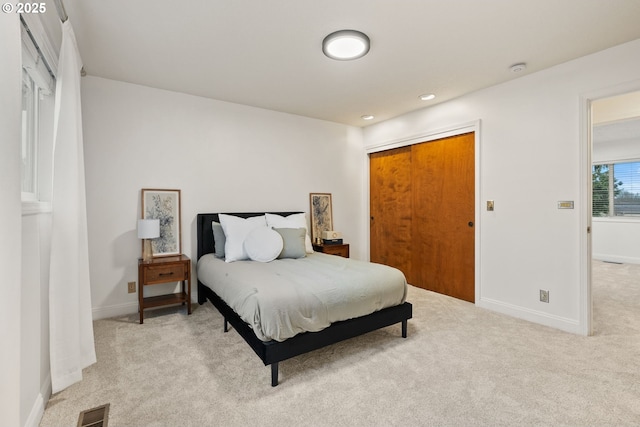 bedroom featuring recessed lighting, visible vents, light carpet, and baseboards