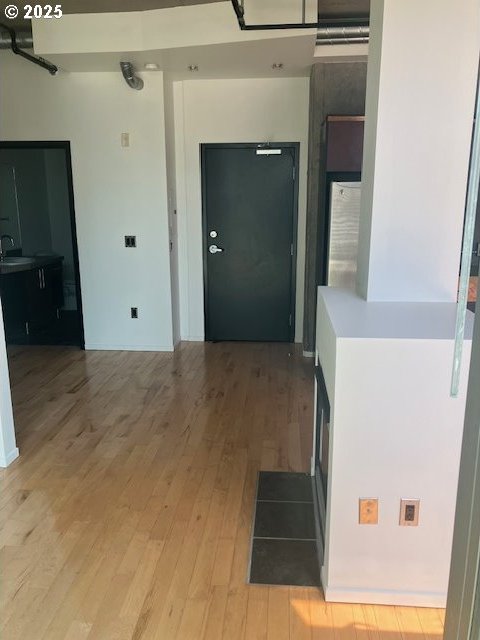 1410 SW 11th Ave Unit 402, Portland, OR 97201 - foyer entrance with light wood-style floors
