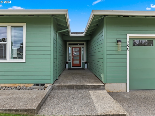 property entrance featuring a garage