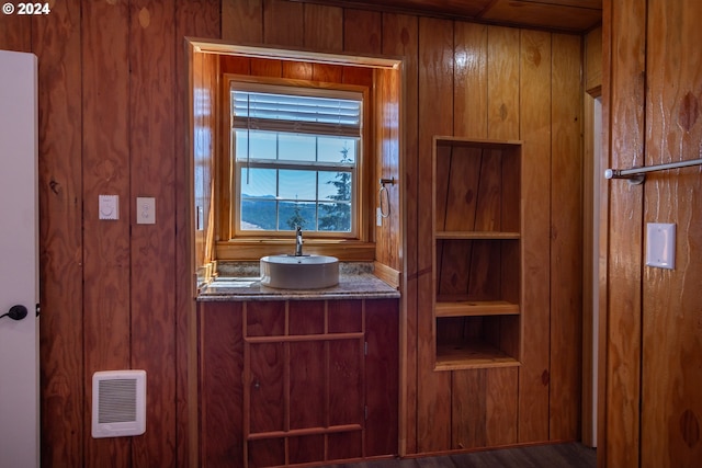 bathroom with visible vents and vanity