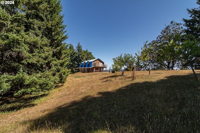 view of yard featuring a rural view