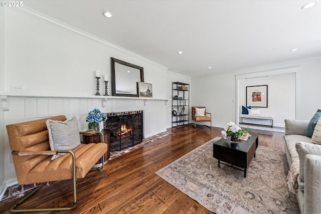 2585 Dellwood Dr, Lake Oswego, OR 97034 - living area with recessed lighting, ornamental molding, a fireplace with flush hearth, and hardwood / wood-style flooring