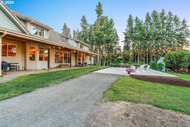 view of yard featuring a patio area