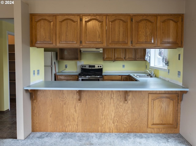 kitchen with stainless steel range with electric cooktop, kitchen peninsula, sink, white refrigerator, and extractor fan