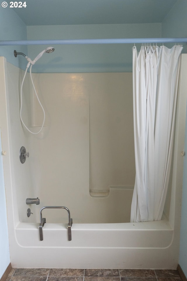 bathroom with shower / tub combo with curtain