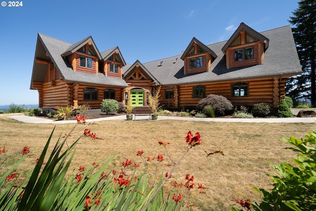 log cabin featuring a front yard