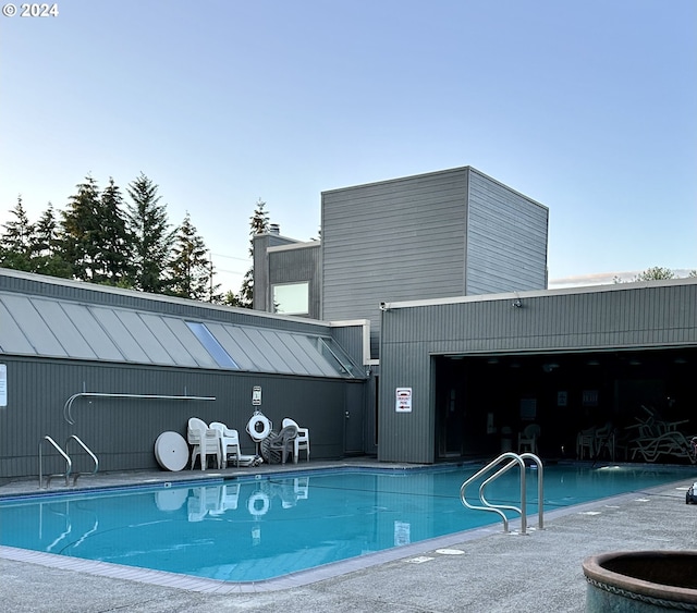 view of swimming pool