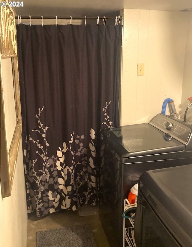 laundry area with washer / clothes dryer