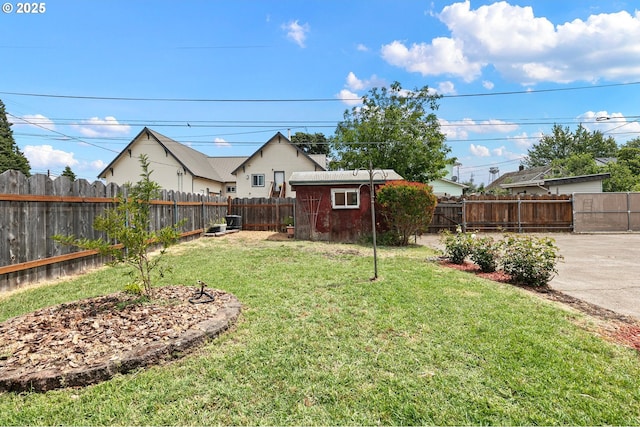 970 Kalmia St, Junction City, OR 97448 - fenced backyard featuring an outdoor structure