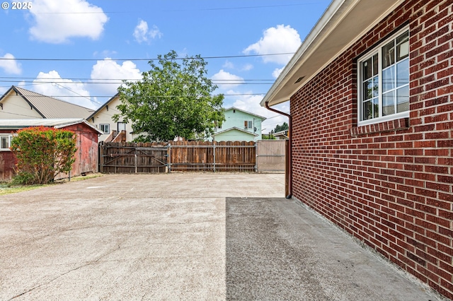 970 Kalmia St, Junction City, OR 97448 - view of patio / terrace with driveway