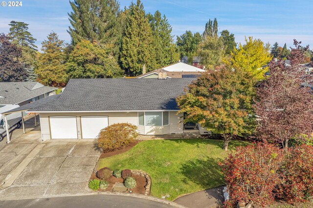 view of front of property with a front lawn