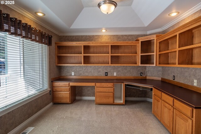 kitchen featuring appliances with stainless steel finishes, a textured ceiling, light hardwood / wood-style floors, decorative light fixtures, and a kitchen island with sink