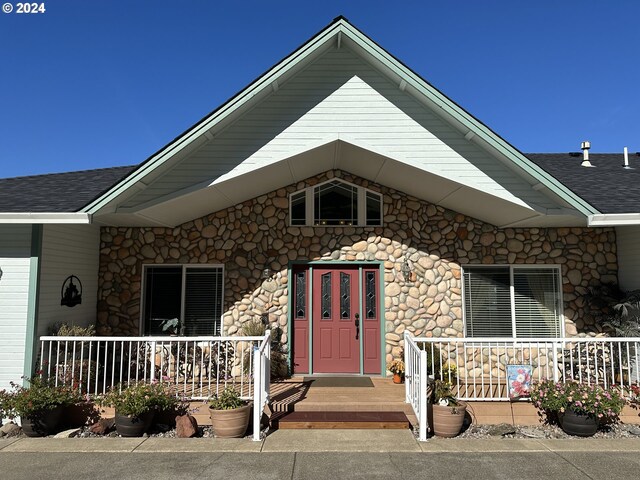 entrance to property with covered porch