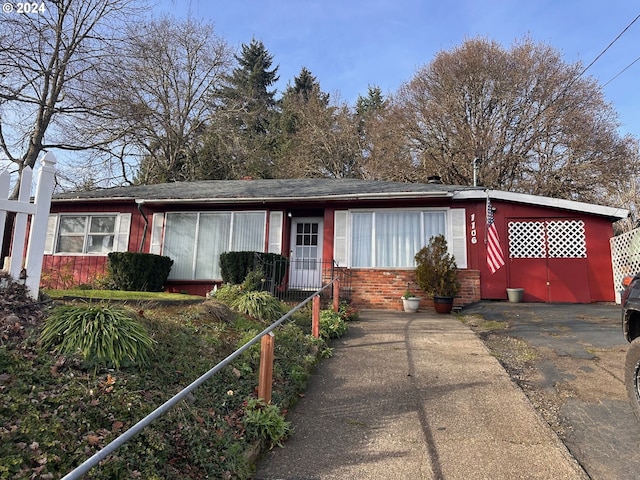 1106 N Myrtle Rd, Myrtle Creek, OR 97457 - view of front of house featuring brick siding