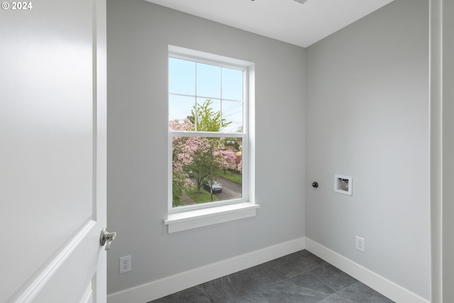 laundry area featuring a wealth of natural light and washer hookup