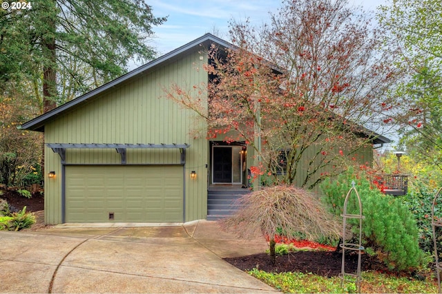 view of front of house featuring a garage