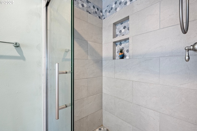 full bath with tiled shower