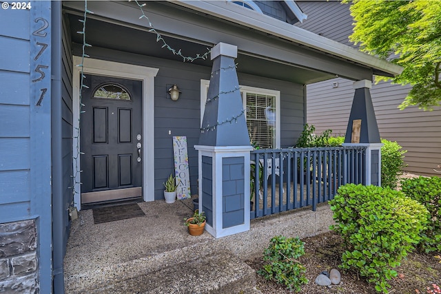 entrance to property featuring covered porch