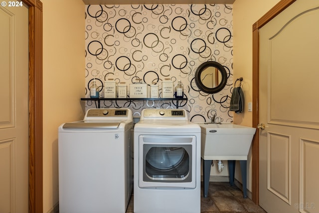 laundry room with washing machine and dryer