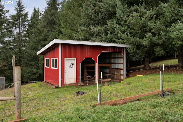 view of outdoor structure featuring a yard