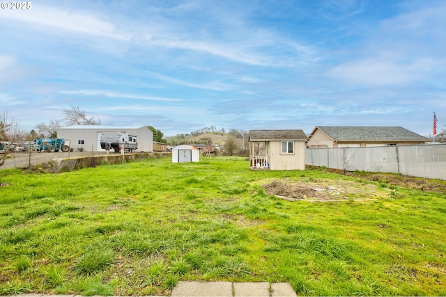 view of yard with a shed