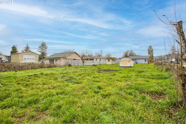 view of yard featuring a shed