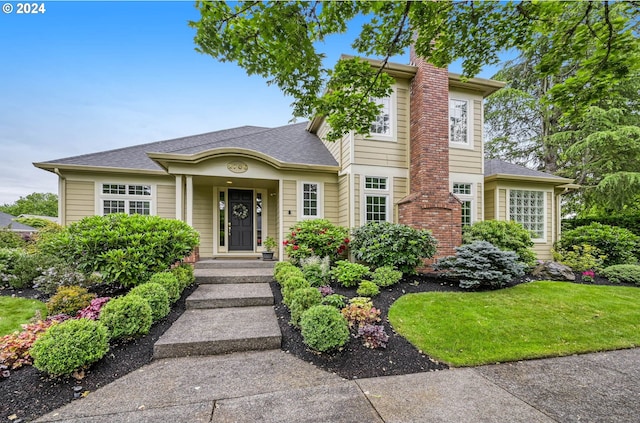 view of front of house featuring a front lawn