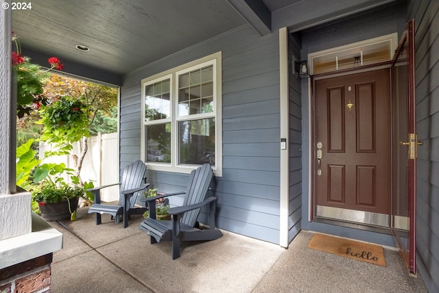 entrance to property featuring covered porch