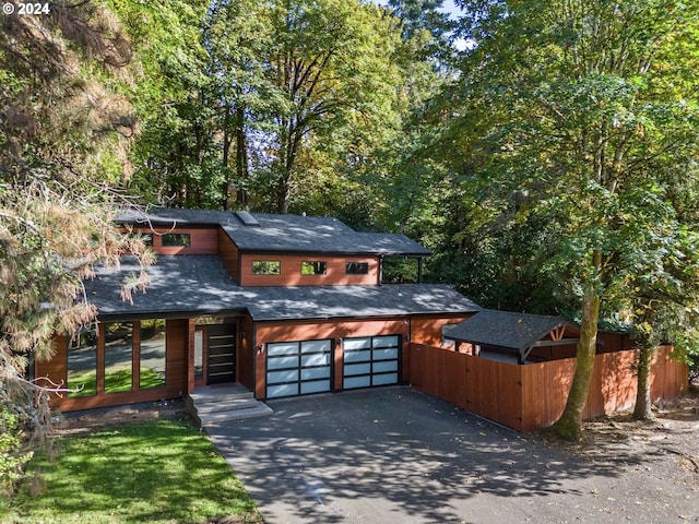 view of front facade featuring a garage